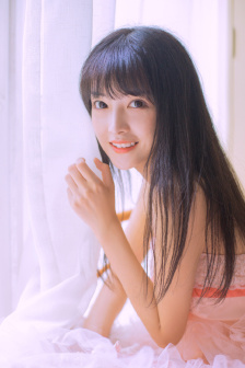 女巨人踩踏